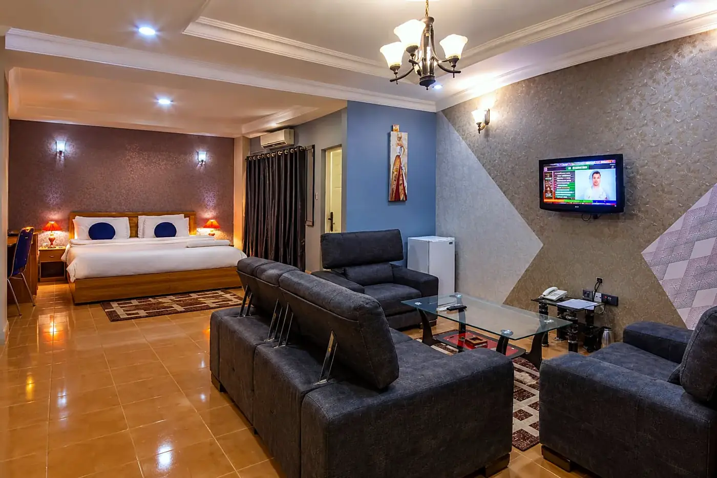 Royal Suite: bedroom and parlour at the Kaduna guest house